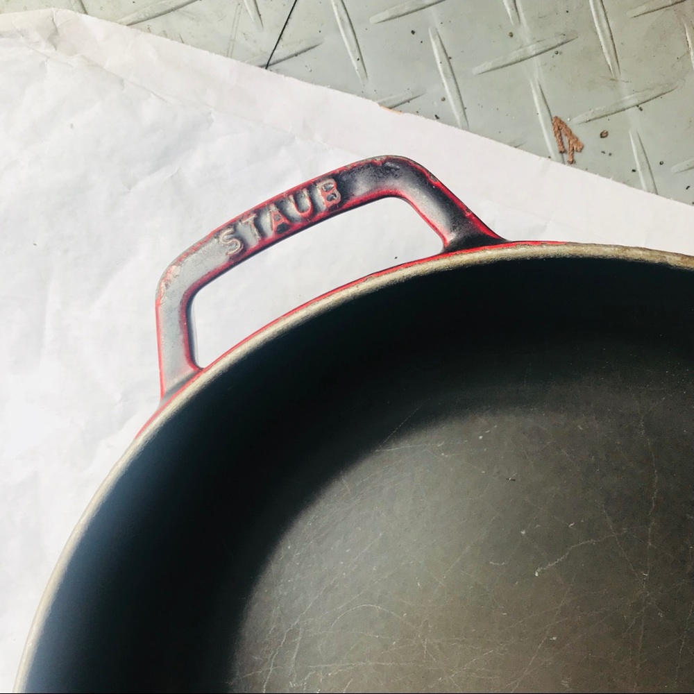 Staub skillet 13” brick red - Picture 6 of 14